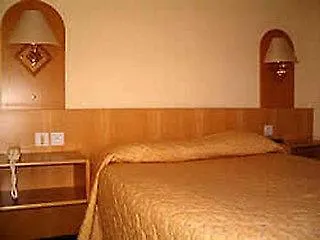 Western Salvator Centre Hotell 3*