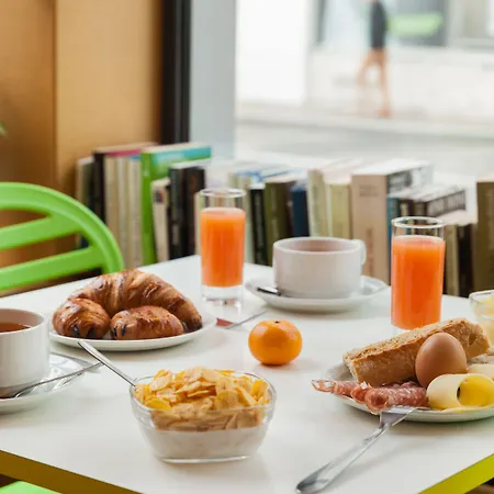 Western Salvator Centre 3* مُلووز